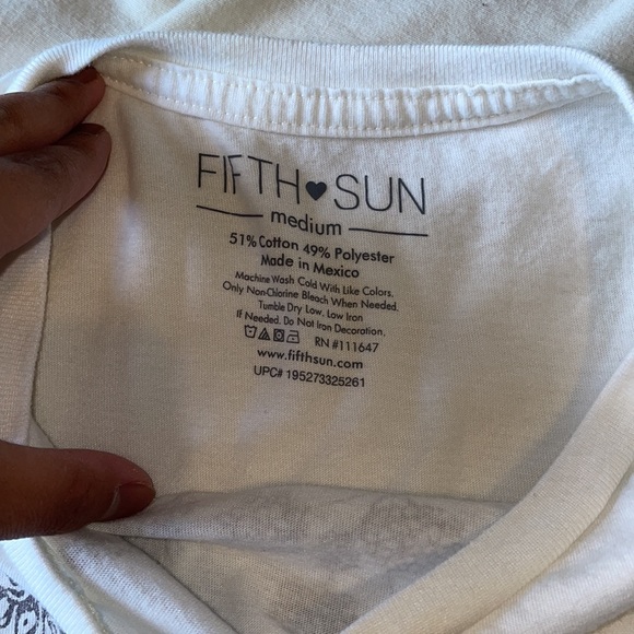 Fifth Sun Flower Design Tee-Shirt - Picture 3 of 3